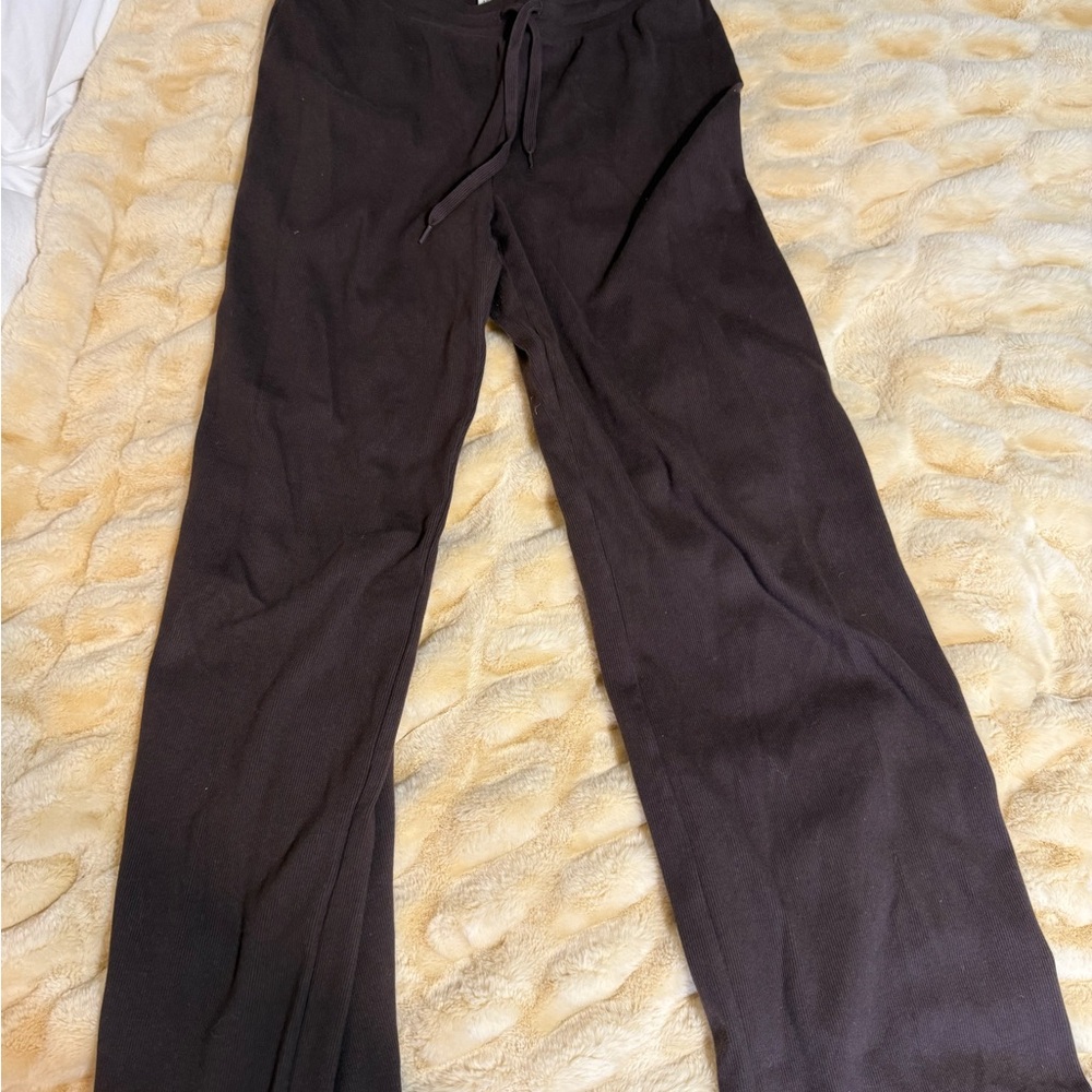 Aritzia dark brown home stretch pant